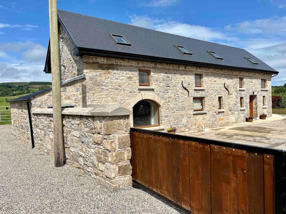 Tom Rocky'S Farmyard Templemore Exterior photo
